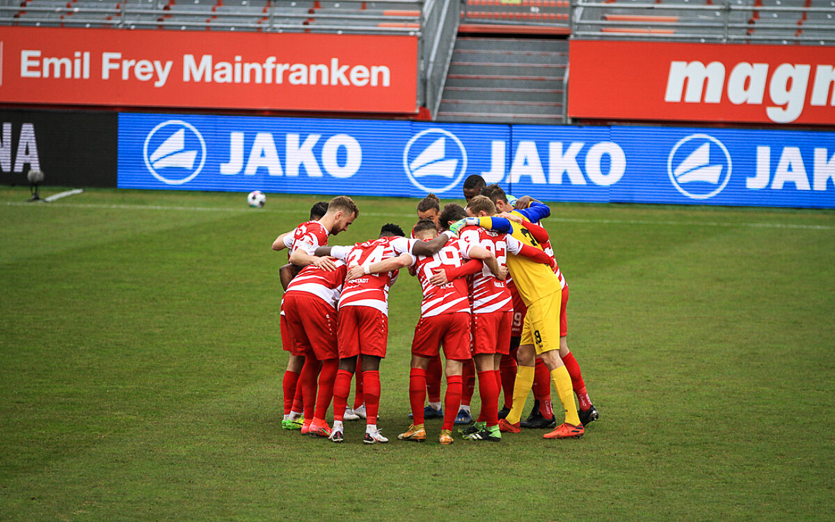 Kickers Wuerzburg Kreis vor dem Spiel Kickers Wuerzburg Kreis vor dem Spiel