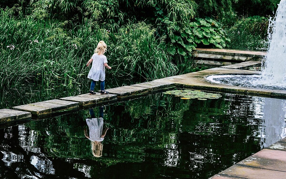 Kind Garten Pflanzen pixabay