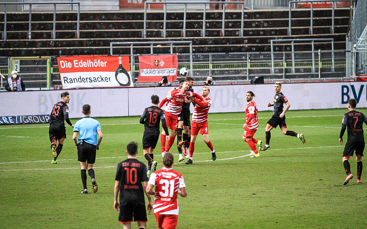 Kopfballduell Wuerzburger Kickers Stefan Mayerhofer Kopfballduell Wuerzburger Kickers Stefan Mayerhofer
