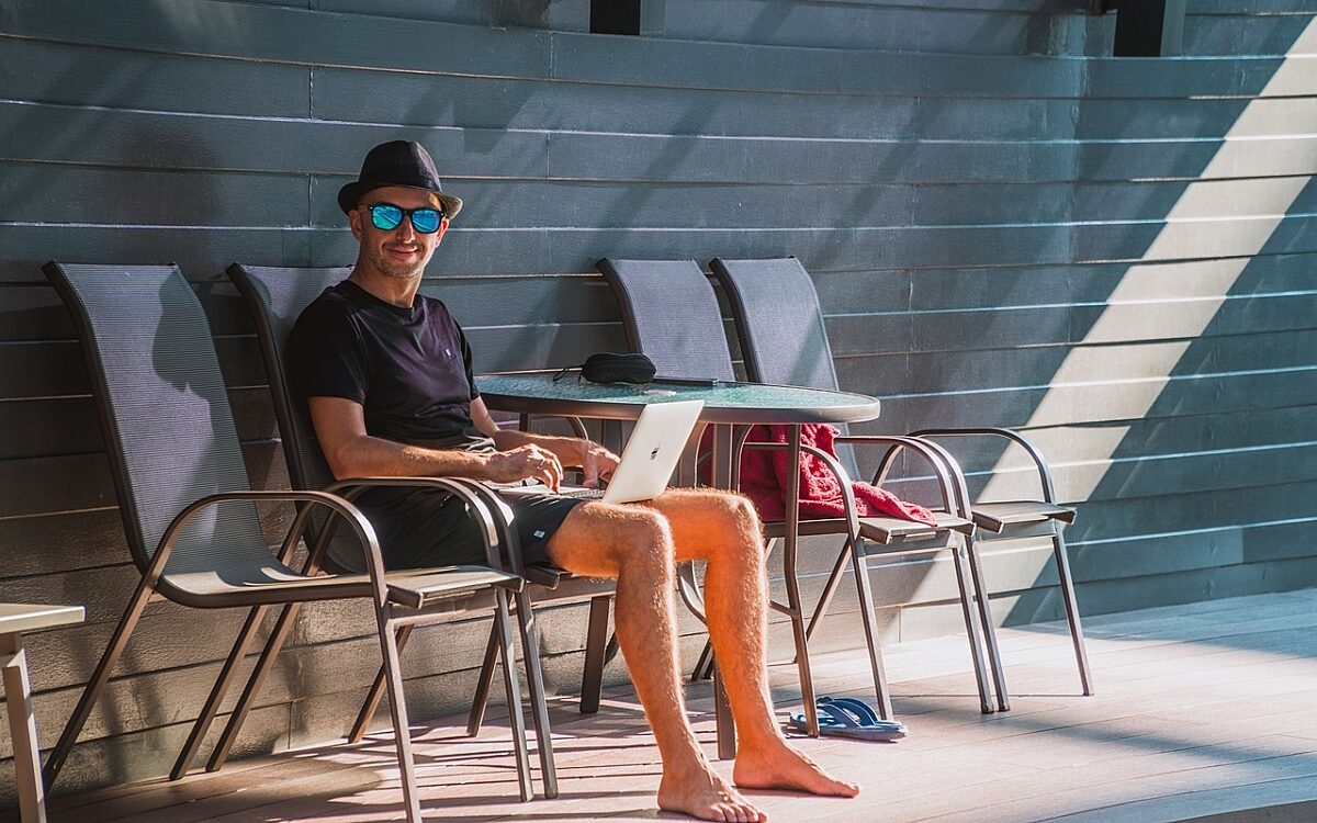 Mann Urlaub Huette pixabay Mann Urlaub Huette pixabay