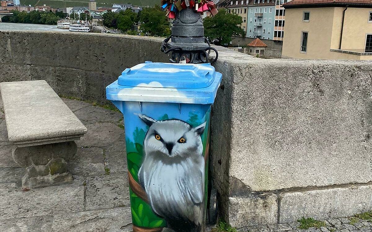 Muelltonnen Kunst in Wuerzburg Muelltonnen Kunst in Wuerzburg