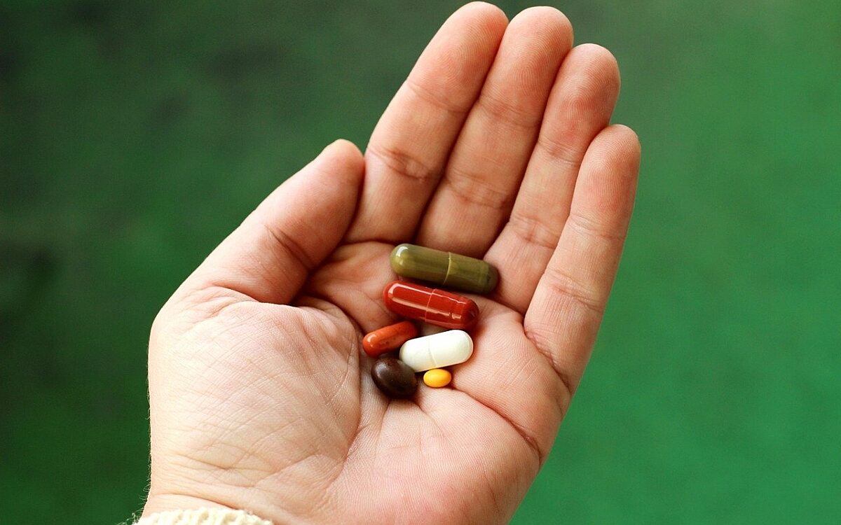 Hand pille pixabay Hand pille pixabay