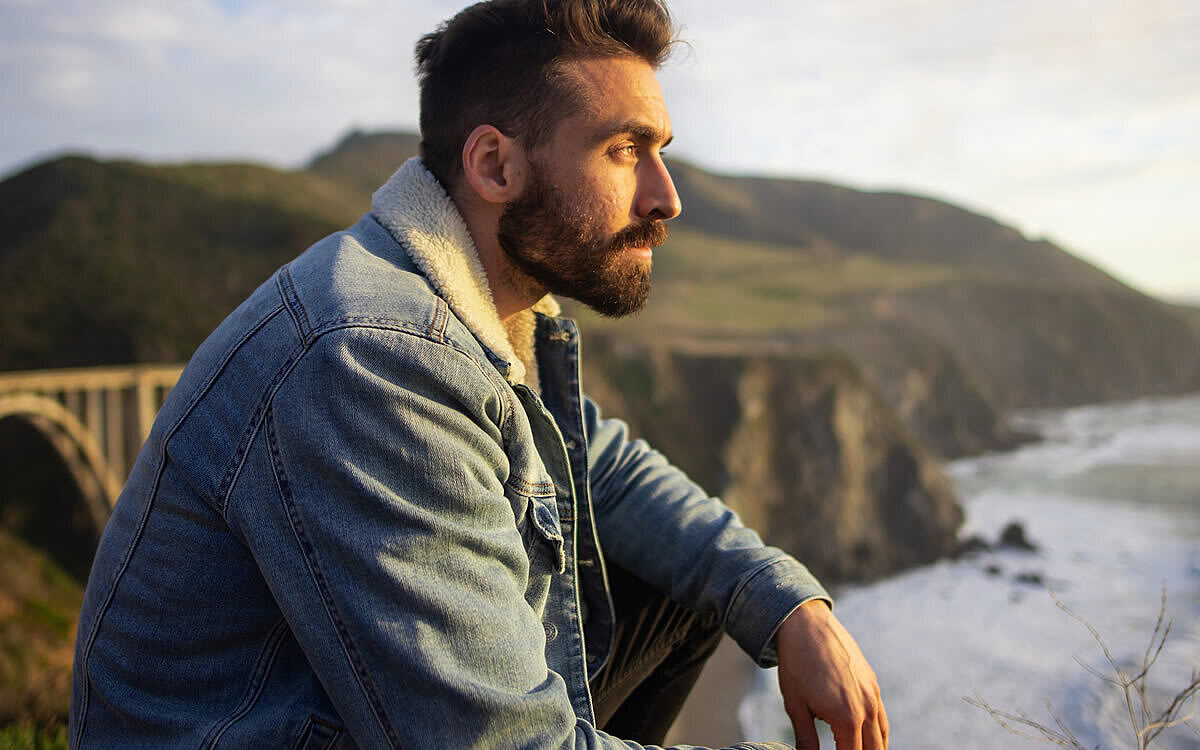 Jeansjacke Mode Mann - unsplash.com Jeansjacke Mode Mann - unsplash.com