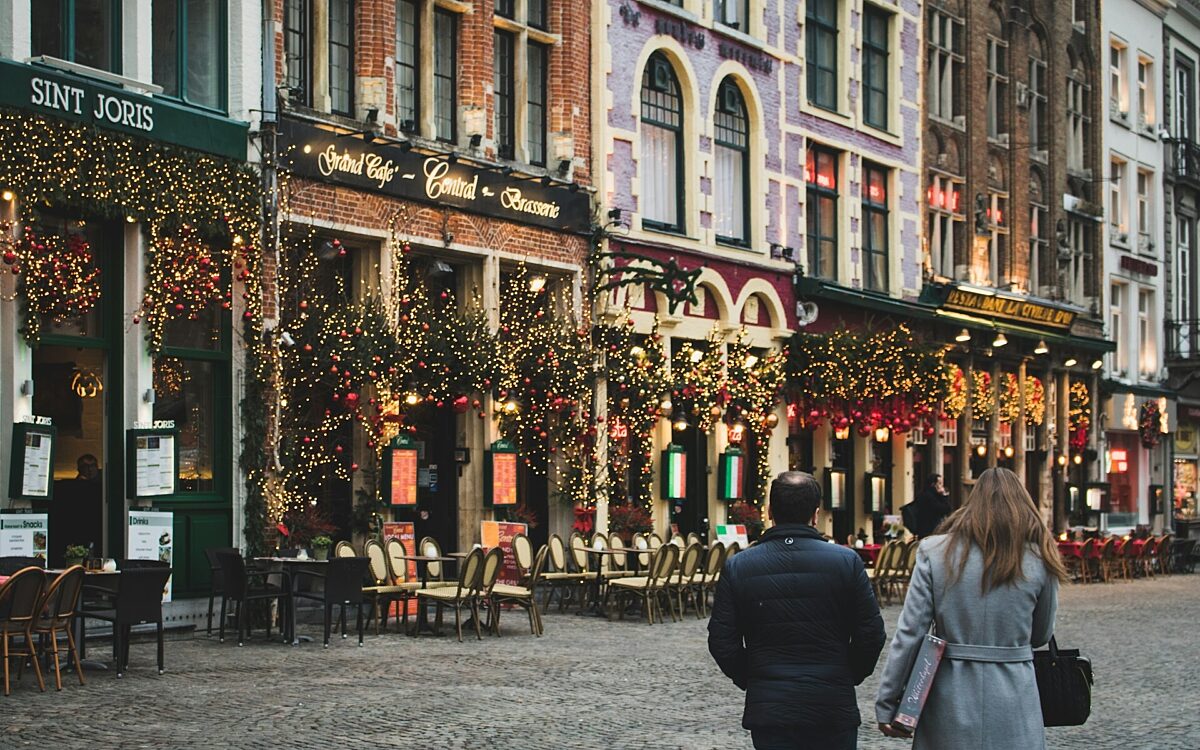 Personen in der Stadt - unsplash.com Personen in der Stadt - unsplash.com