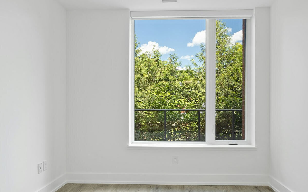 Zimmer mit einem modernen Fenster - unsplash.com Zimmer mit einem modernen Fenster - unsplash.com