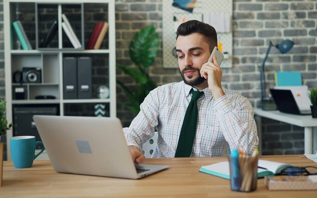 Vitaly gariev Buero Smartphone Laptop unsplash Vitaly gariev Buero Smartphone Laptop unsplash