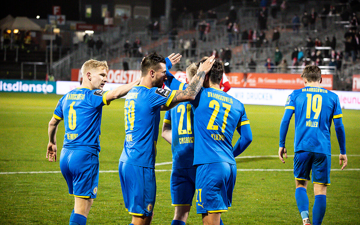 2021 11 30 FWK Kickers 15 2021 11 30 FWK Kickers 15