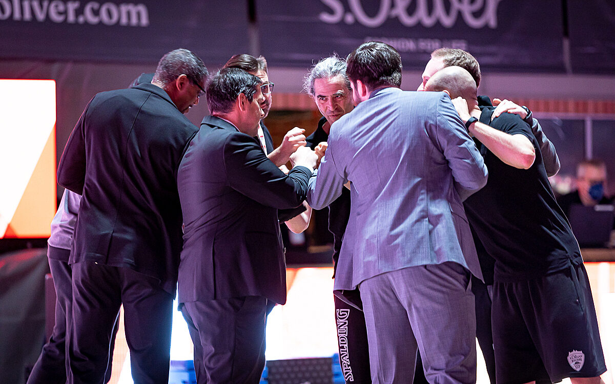 2021 12 27 s Oliver Baskets 4 2021 12 27 s Oliver Baskets 4