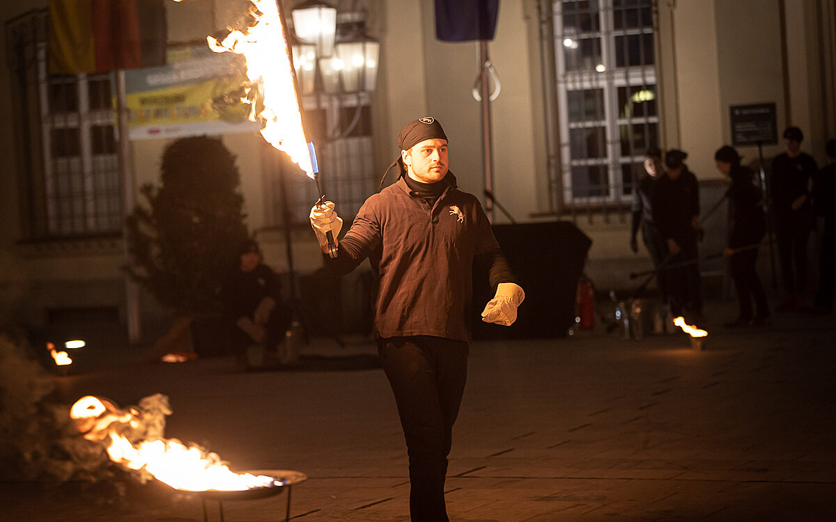 2022 03 27 Feuershow Rathausplatz 7 2022 03 27 Feuershow Rathausplatz 7