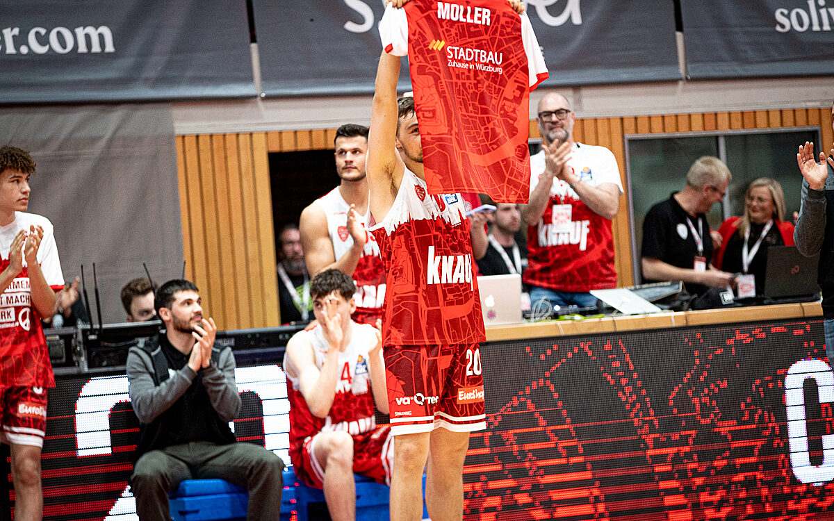 2022 04 26 s Oliver Baskets 530 2022 04 26 s Oliver Baskets 530