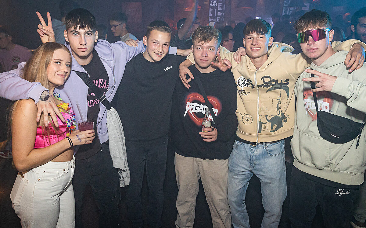 2022 09 17 Airport Malle Party 25 2022 09 17 Airport Malle Party 25