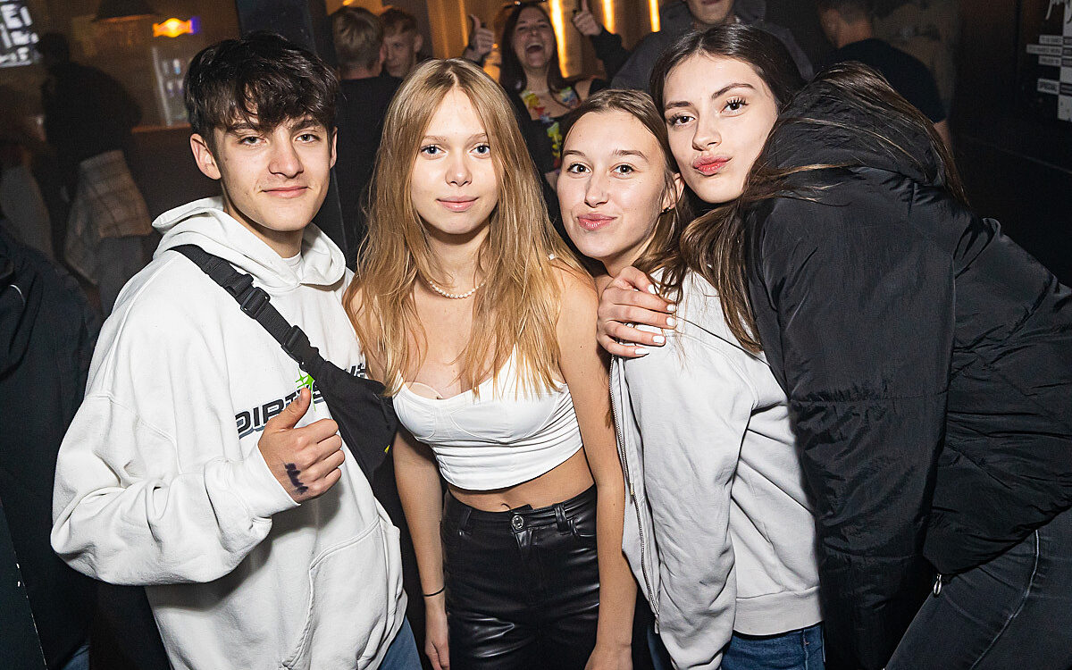 2022 09 17 Airport Malle Party 4 2022 09 17 Airport Malle Party 4