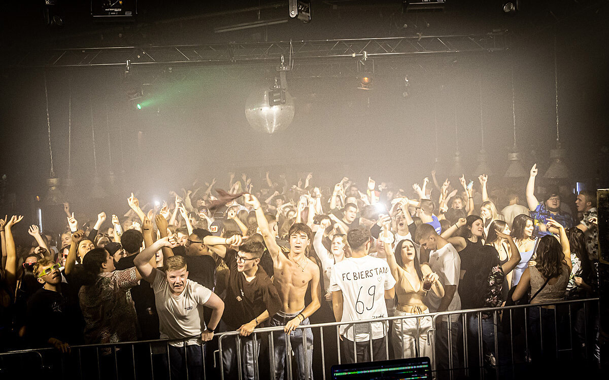 2022 09 17 Airport Malle Party 43 2022 09 17 Airport Malle Party 43