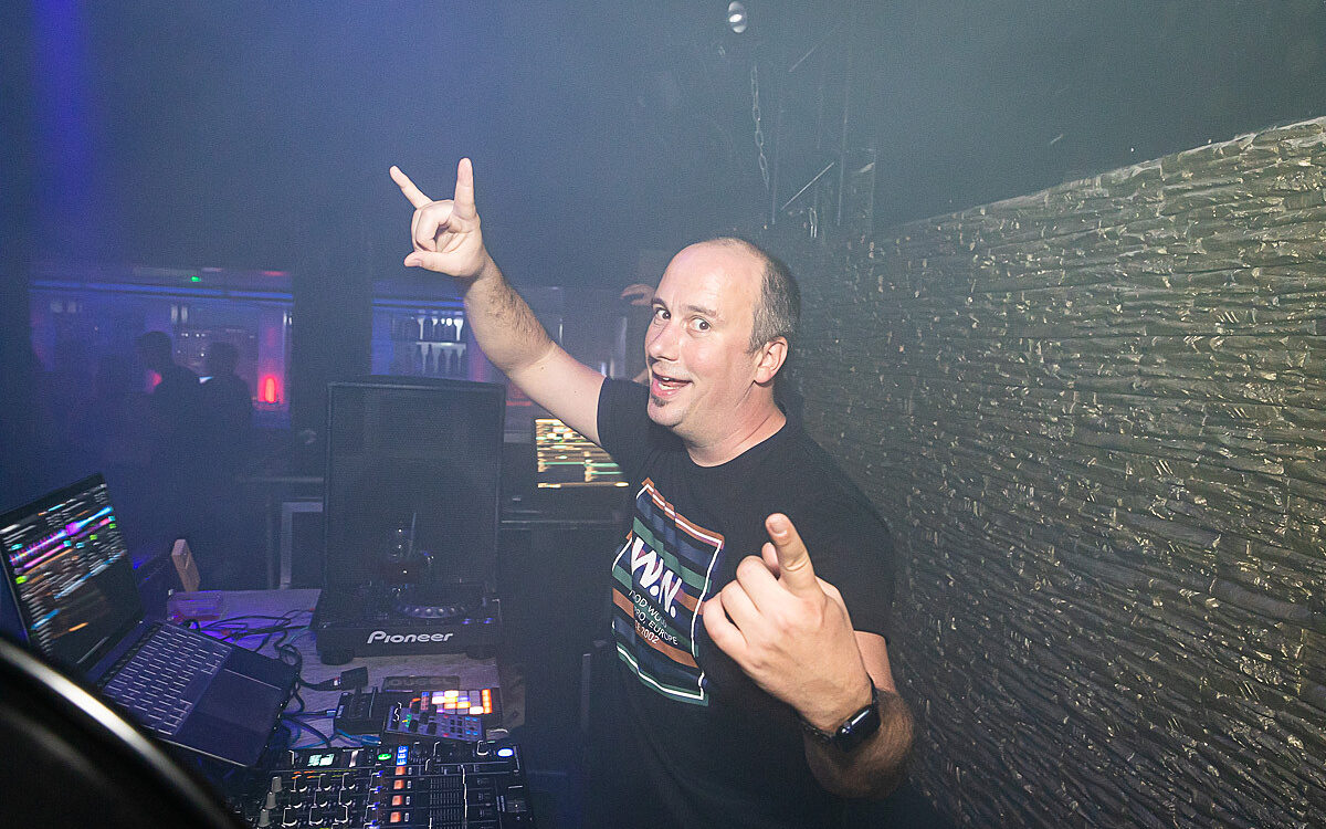 2022 09 18 Airport Malle Party 65 2022 09 18 Airport Malle Party 65