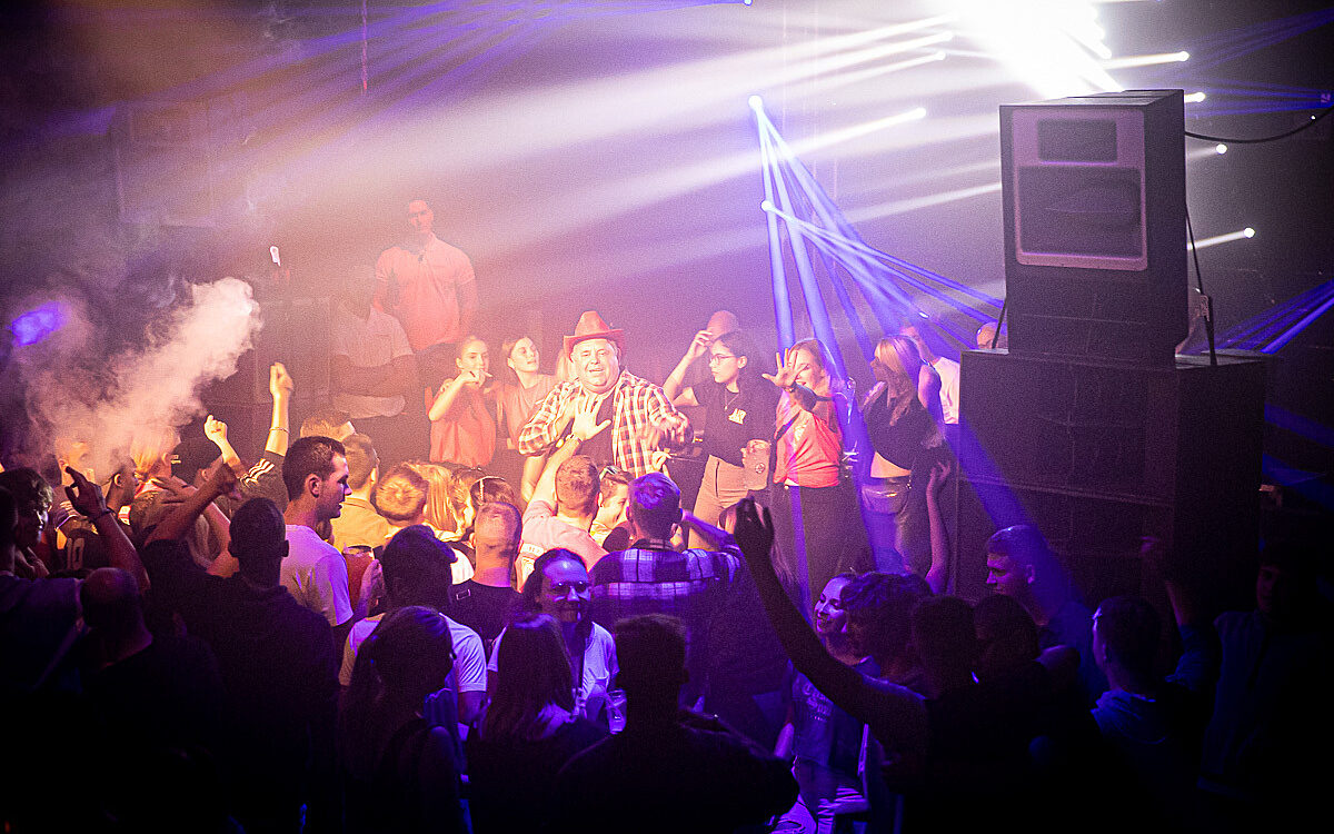 2022 09 18 Airport Malle Party 79 2022 09 18 Airport Malle Party 79