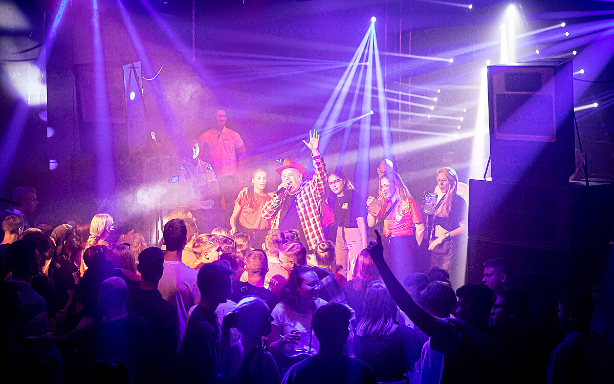 2022 09 18 Airport Malle Party 80 2022 09 18 Airport Malle Party 80