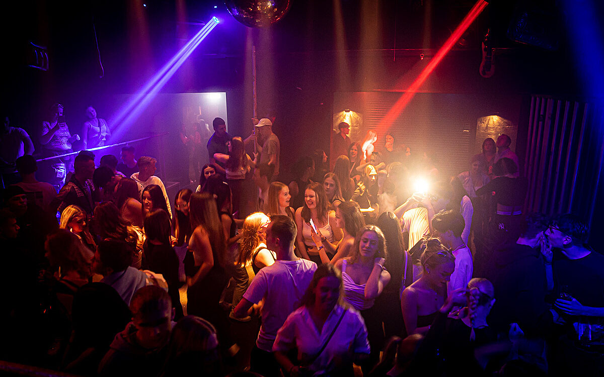 2022 09 30 Airport Black White 20 2022 09 30 Airport Black White 20