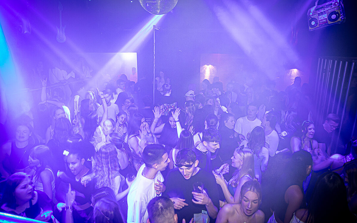 2022 09 30 Airport Black White 25 2022 09 30 Airport Black White 25