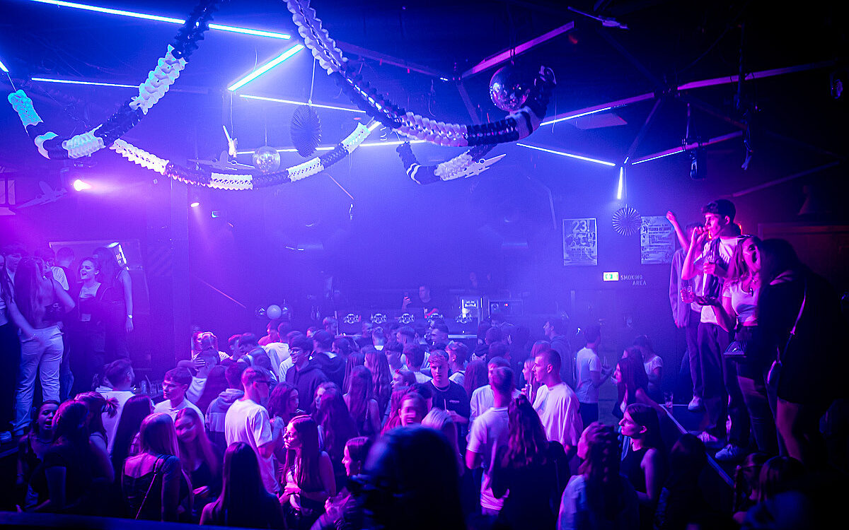 2022 10 01 Airport Black White 28 2022 10 01 Airport Black White 28