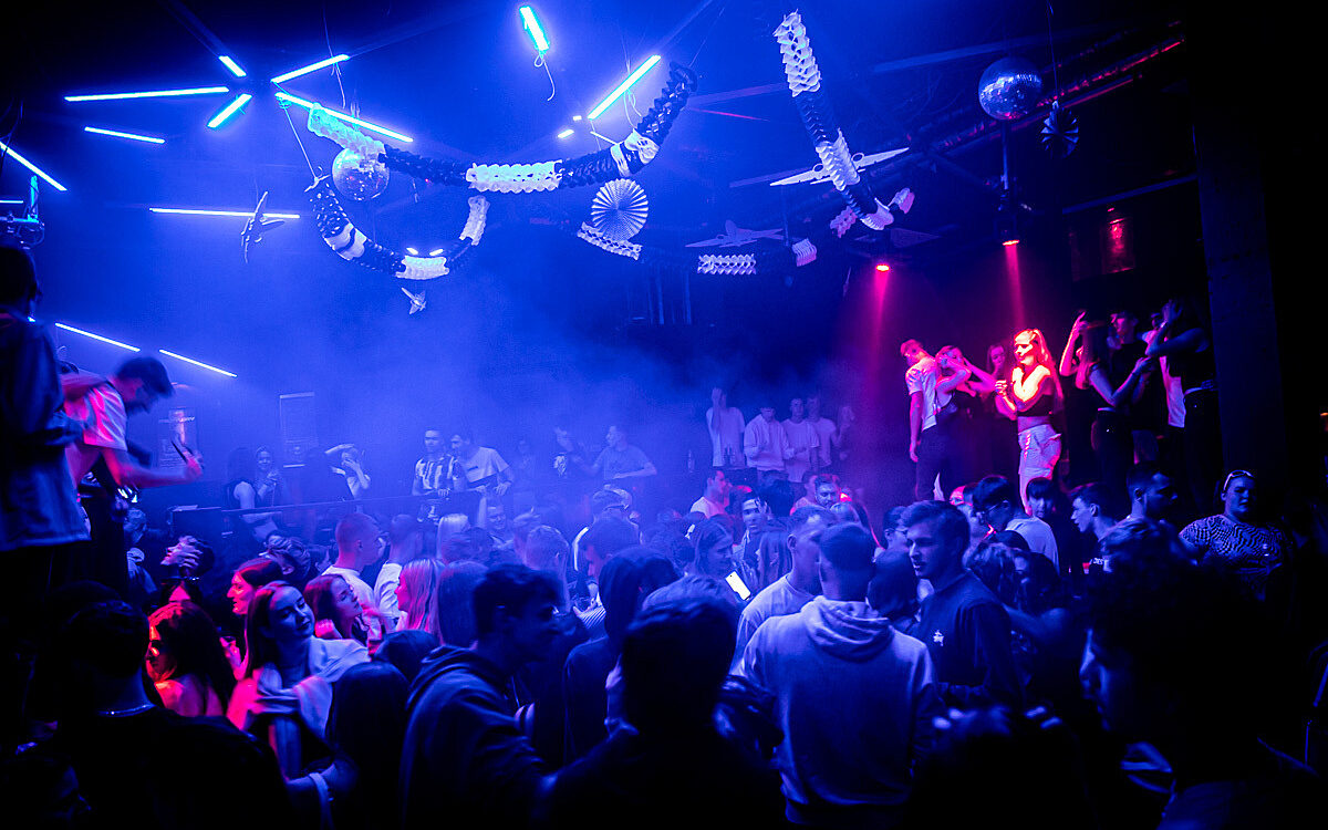 2022 10 01 Airport Black White 36 2022 10 01 Airport Black White 36