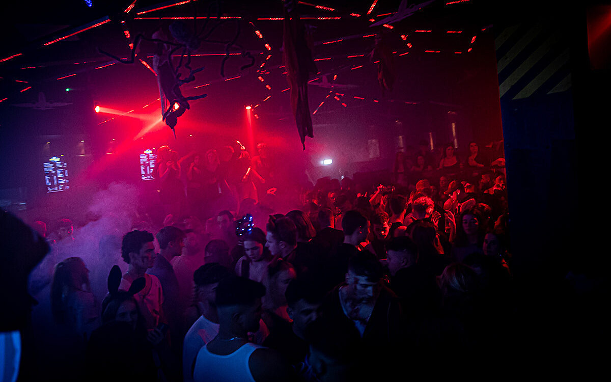 2022 11 01 Airport Halloween 31 2022 11 01 Airport Halloween 31