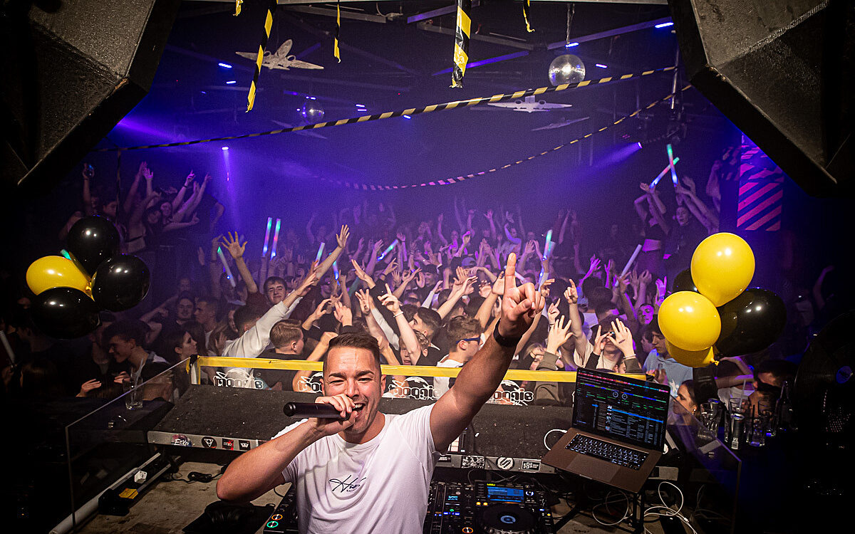 2022 11 12 Airport Fasching 87 2022 11 12 Airport Fasching 87