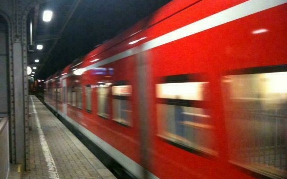 1604585973einfahrt zug wrrzburger hbf 2 foto andreas pilhofer 1604585973einfahrt zug wrrzburger hbf 2 foto andreas pilhofer