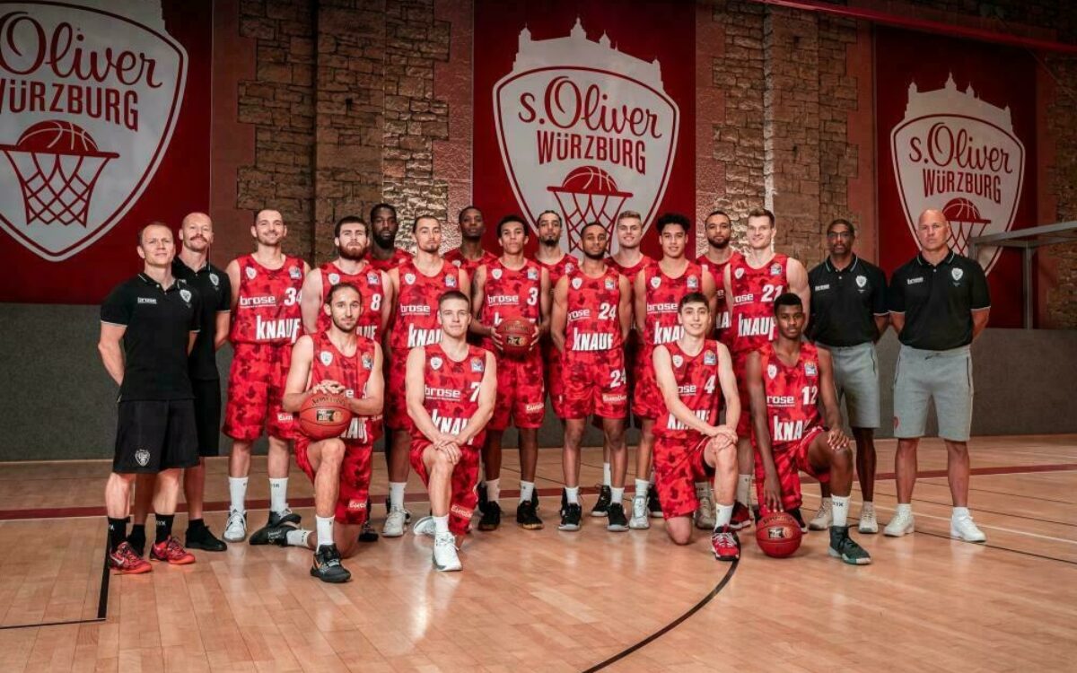 1605197931s oliver wrrzburg teamfoto 2020 klein 1605197931s oliver wrrzburg teamfoto 2020 klein