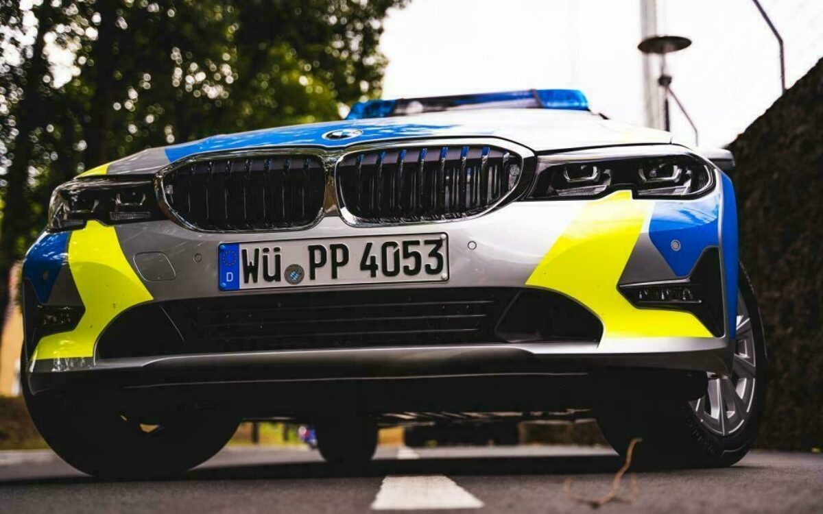 160562624726 08 20 polizeiauto vorne unten 160562624726 08 20 polizeiauto vorne unten