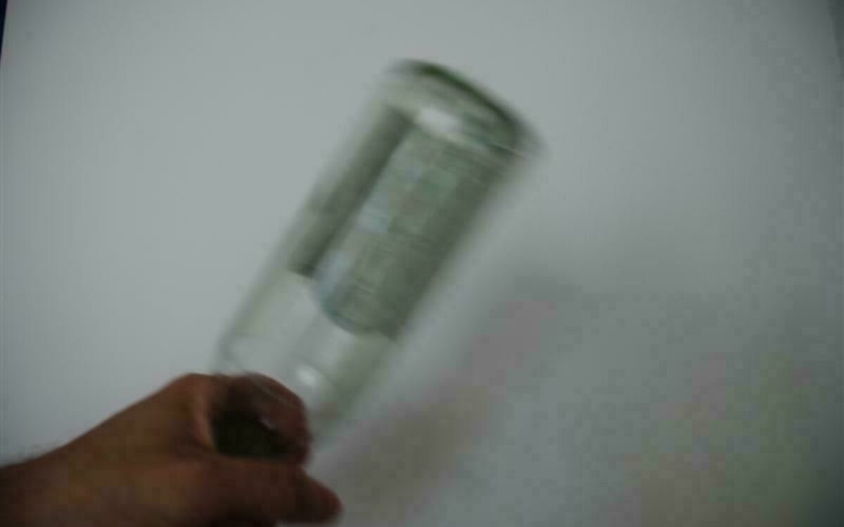 1607162656schlag mit flasche foto fh 1607162656schlag mit flasche foto fh