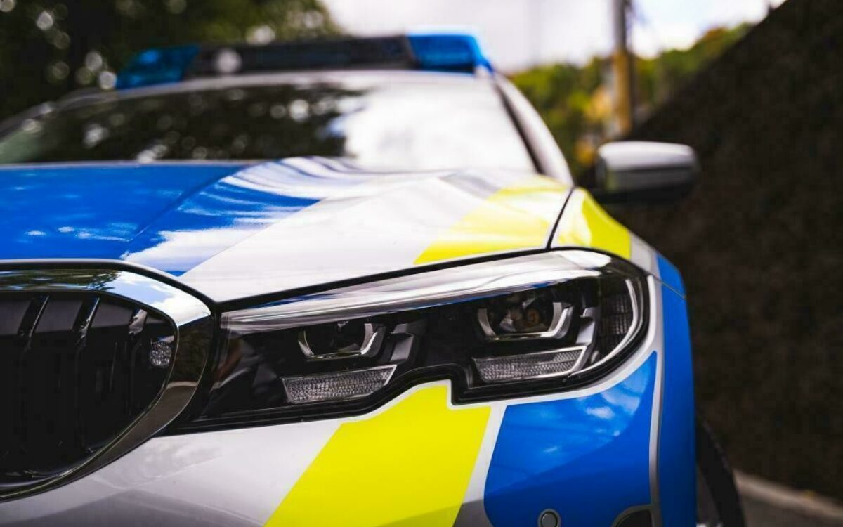 161312409726 08 20 polizeiauto halbe seite 161312409726 08 20 polizeiauto halbe seite