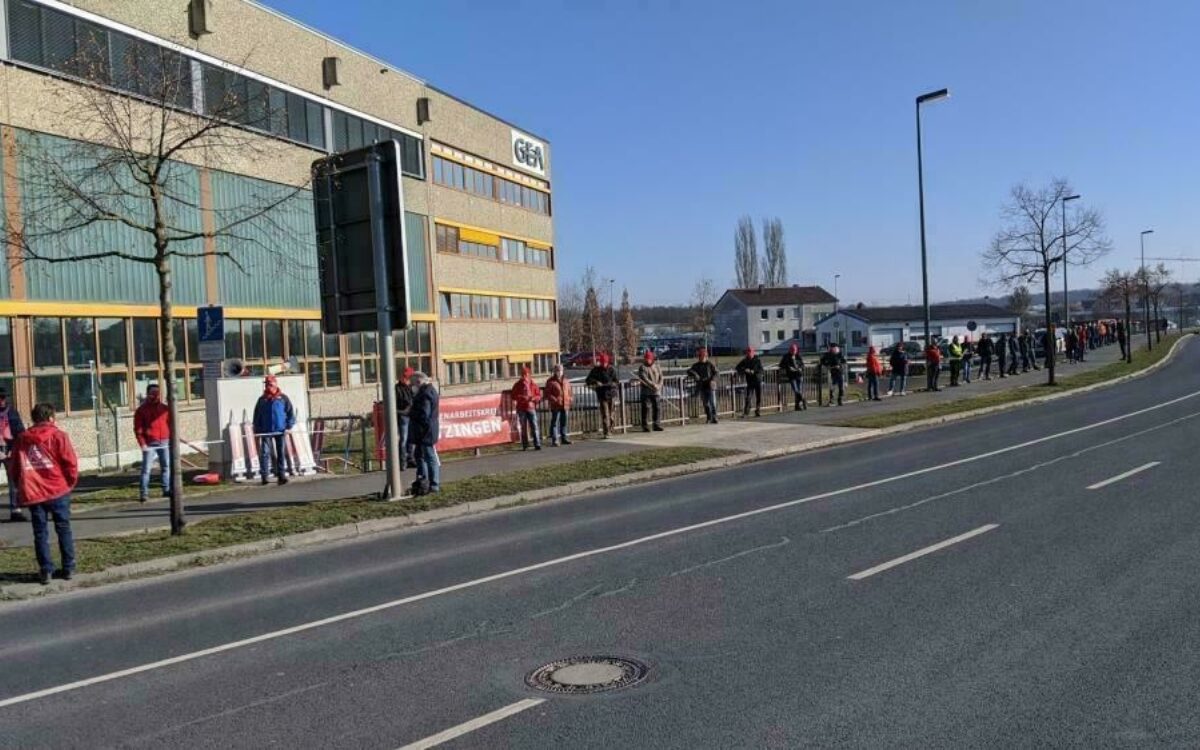 16146148451614592232010321 kitzingen menschenkette ig metall 3 foto fh 1 16146148451614592232010321 kitzingen menschenkette ig metall 3 foto fh 1