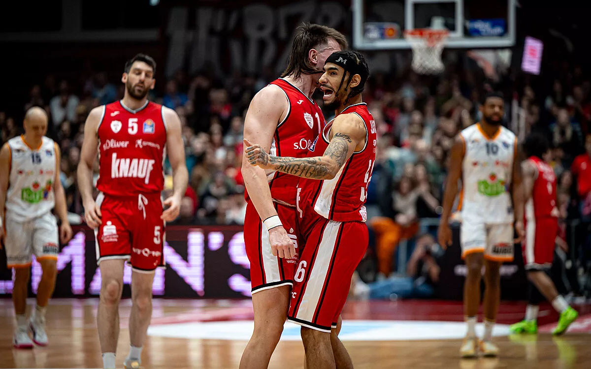 20250209 Wuerzburg Rostock 77 jpg 20250209 Wuerzburg Rostock 77 jpg