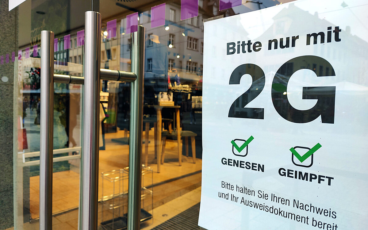 2G Würzburger Innenstadt Hinweisschild an Eingangstür 2G Würzburger Innenstadt Hinweisschild an Eingangstür