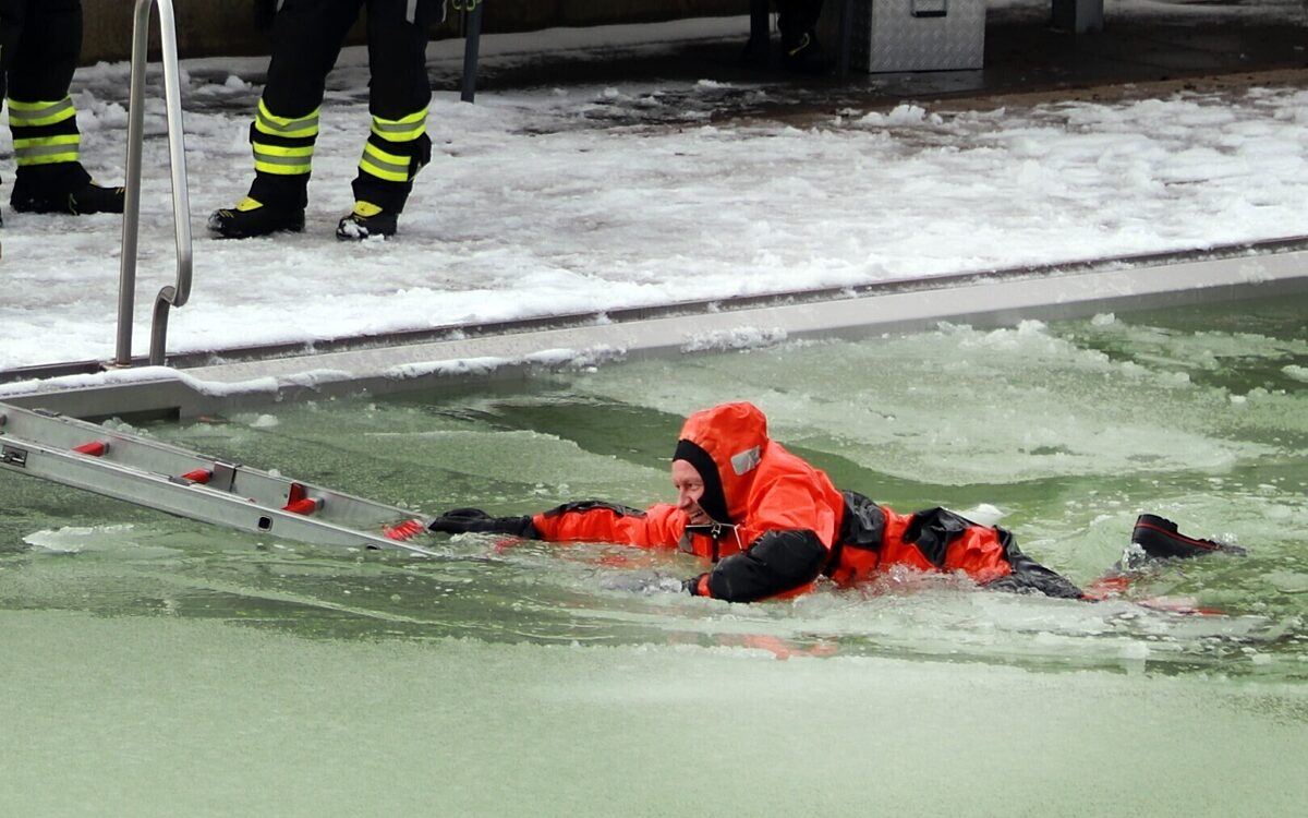 Rettungsübung im Schweinfurter Silvana Rettungsübung im Schweinfurter Silvana