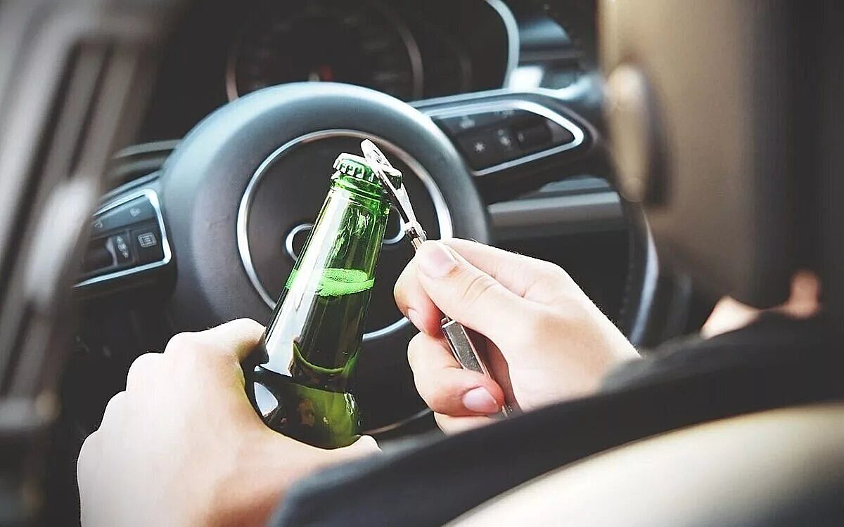 Alkohol am Steuer betrunken Auto jpg webp 85