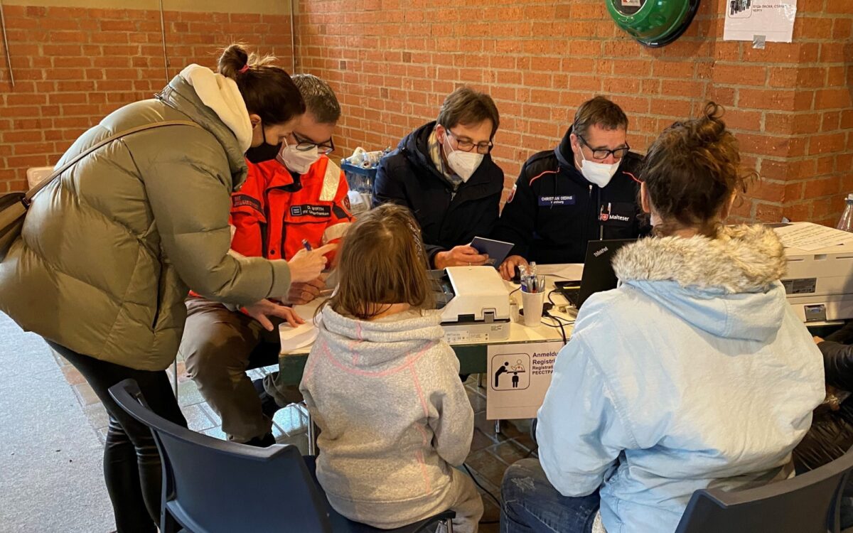Ankunft Geflüchteter in der Versbacher Pleichachtalhalle Ankunft Geflüchteter in der Versbacher Pleichachtalhalle