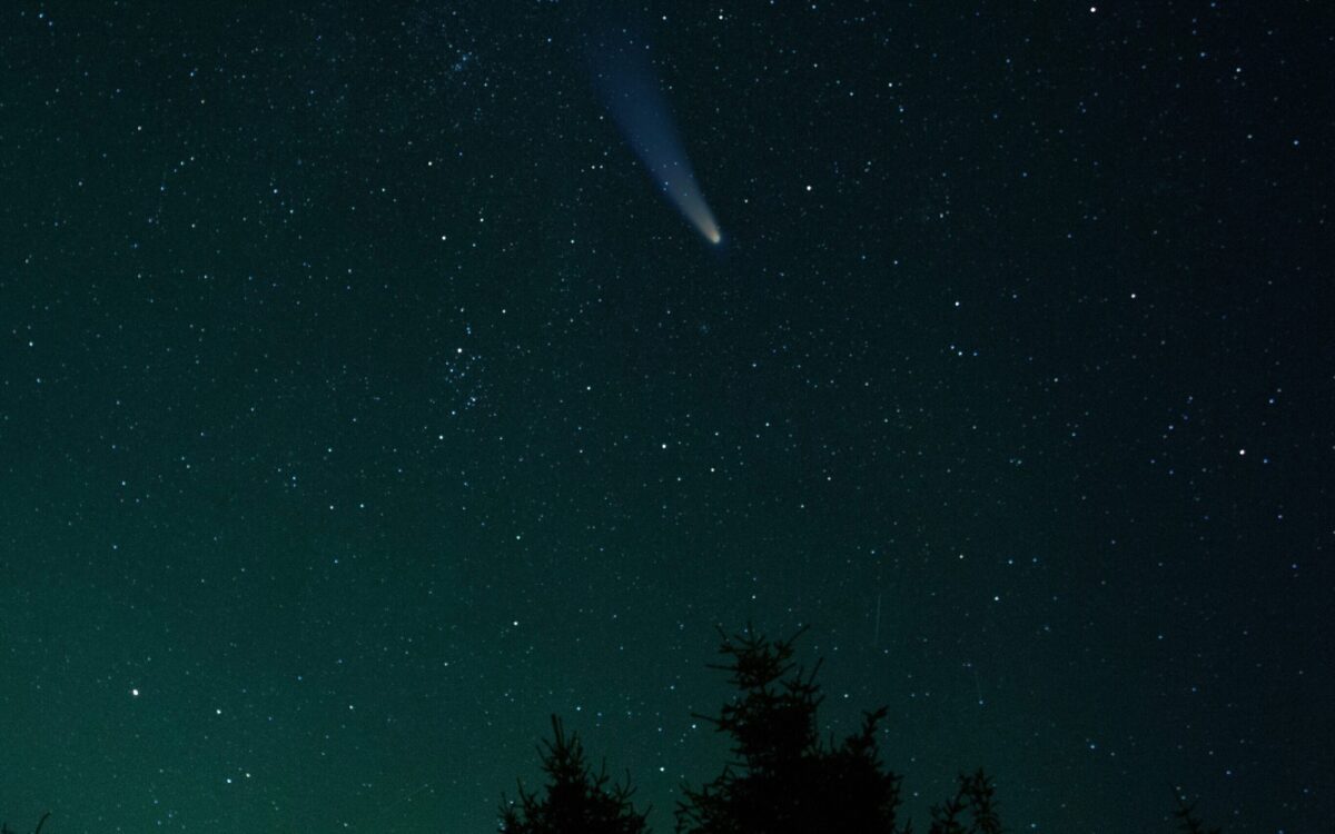 Symbolbild Asteroid am Himmel Symbolbild Asteroid am Himmel