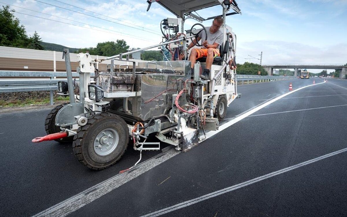 B27 Markierungsarbeiten kurz vor Freigabe B27 Markierungsarbeiten kurz vor Freigabe