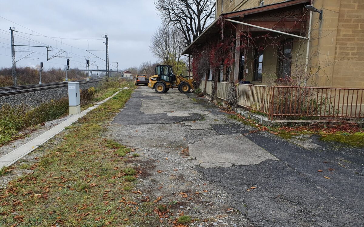 Das Bahnhofsgebäude in Markt Einersheim Das Bahnhofsgebäude in Markt Einersheim
