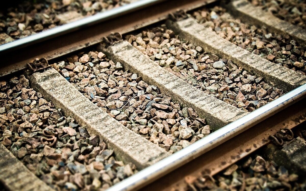 Bahnschiene mit Schotter Bahnschiene mit Schotter