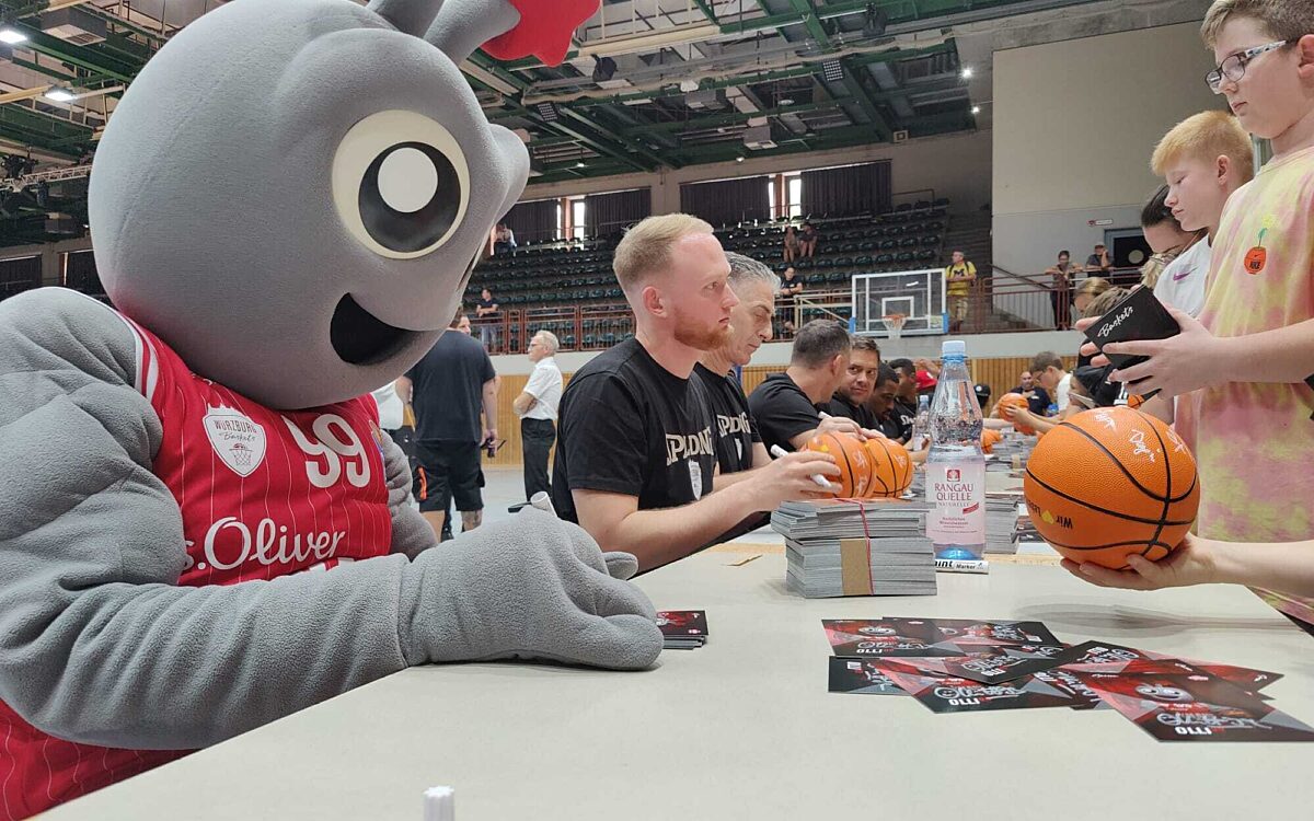 Würzburger Baskets Testspielsieg gegen Istanbul 1 Würzburger Baskets Testspielsieg gegen Istanbul 1