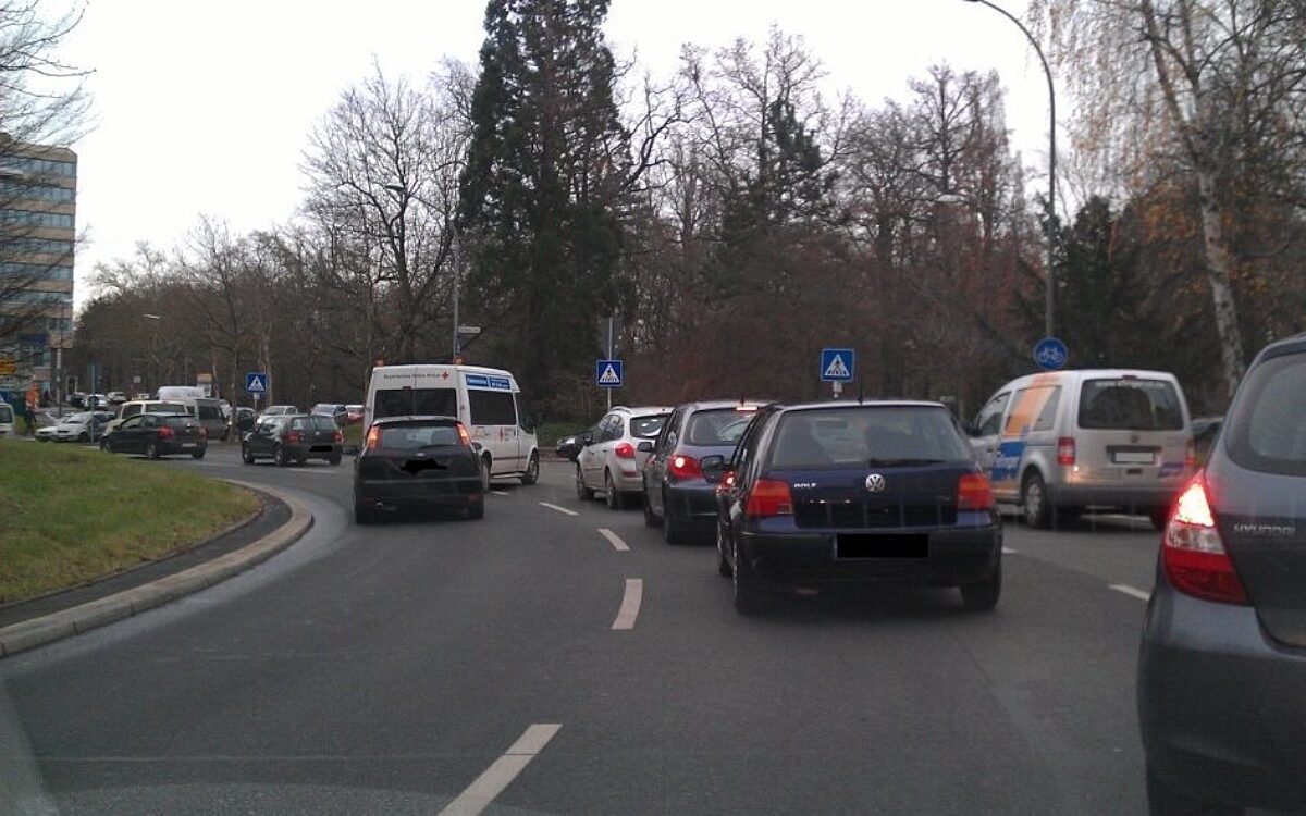 Autos im Berliner Ring in Würzburg Autos im Berliner Ring in Würzburg