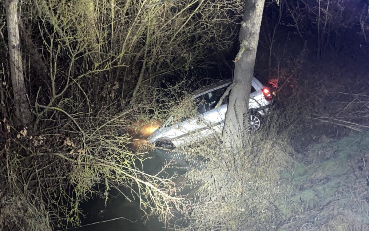 Polizeiflucht SW endet in Bach Polizeiflucht SW endet in Bach