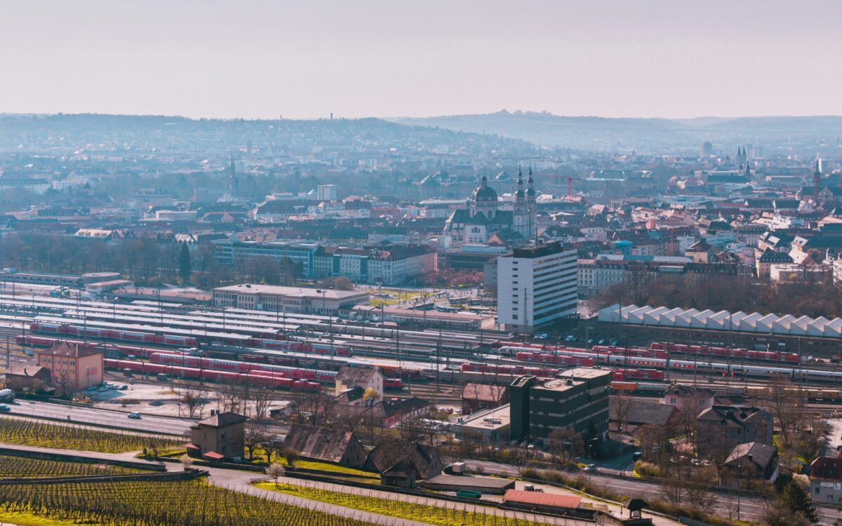 Blick auf Würzburger Hauptbahnhof Würzburg Blick auf Würzburger Hauptbahnhof Würzburg