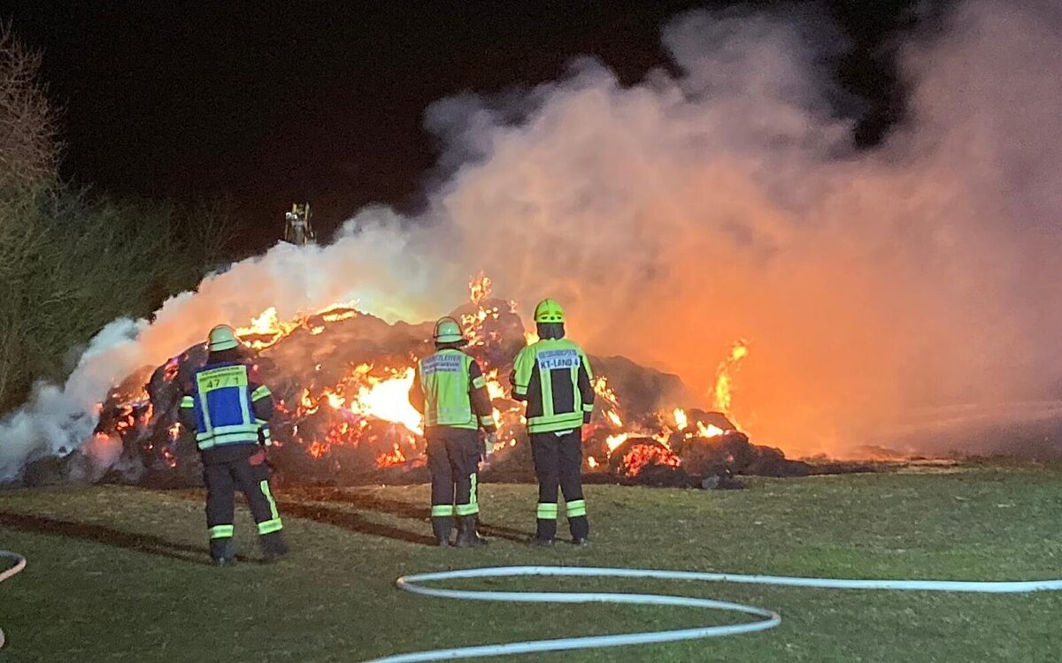 Brennende Strohballen bei Repperndorf