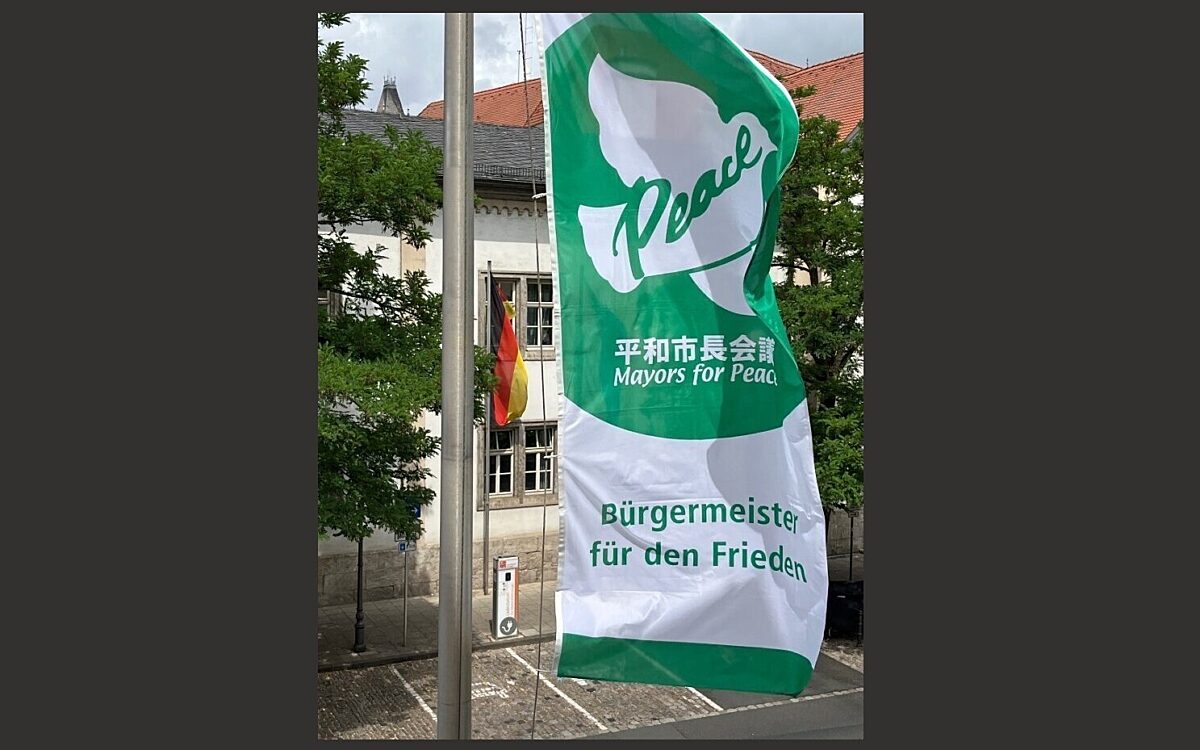 Bürgermeister für den Frieden Flagge in Kitzingen Bürgermeister für den Frieden Flagge in Kitzingen