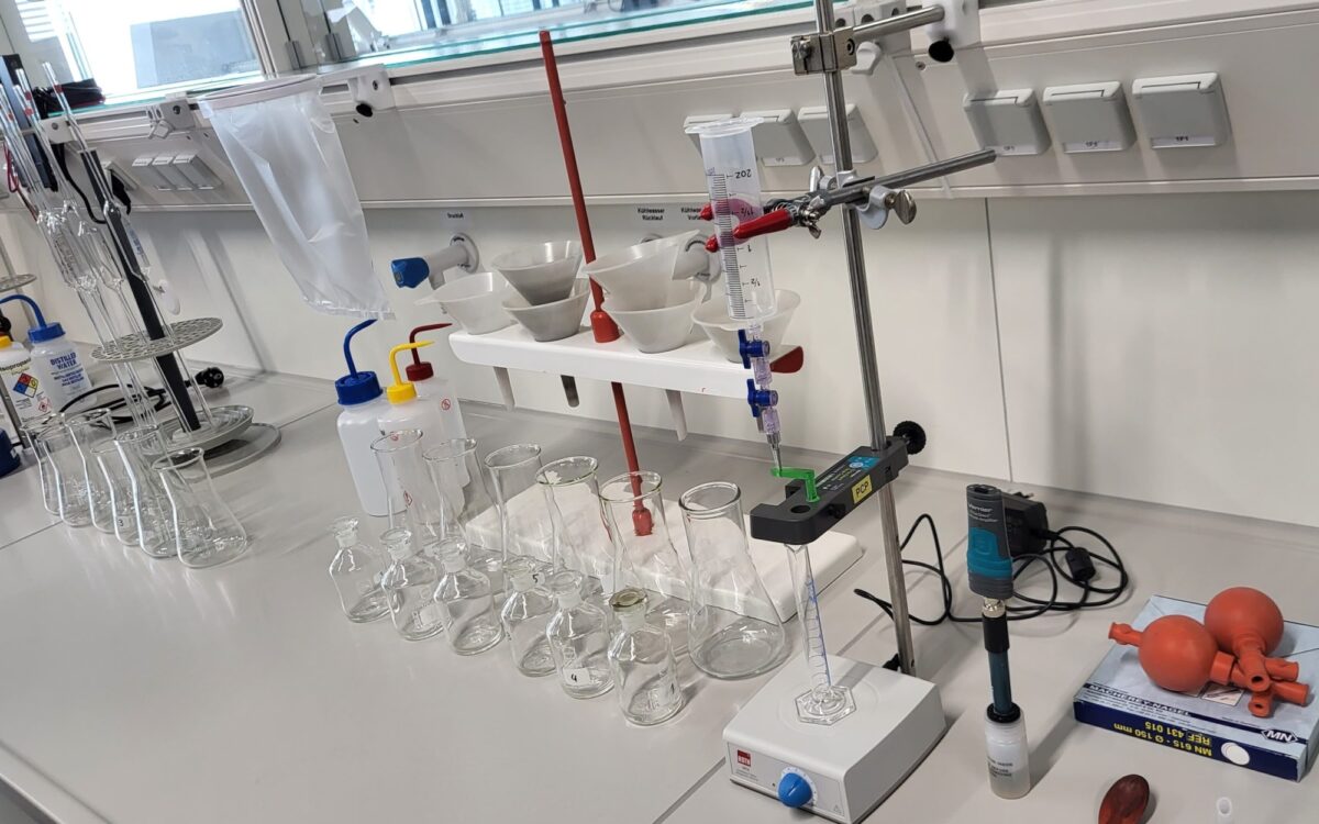 Chemielabor im Praktikumsgebaeude Chemie der Uni Wuerzburg am Hubland Chemielabor im Praktikumsgebaeude Chemie der Uni Wuerzburg am Hubland