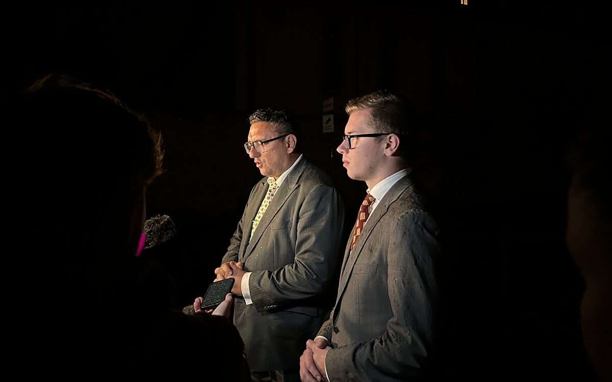 Daniel Halemba (rechts im Bild) und sein Anwalt Daniel Halemba (rechts im Bild) und sein Anwalt