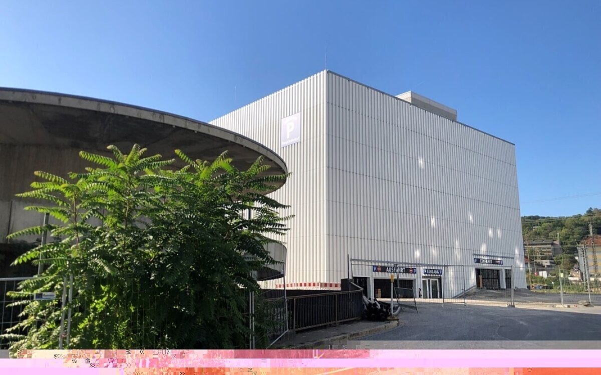 Das neue Parkhaus am Hauptbahnhof Wuerzburg Einfahrt Das neue Parkhaus am Hauptbahnhof Wuerzburg Einfahrt